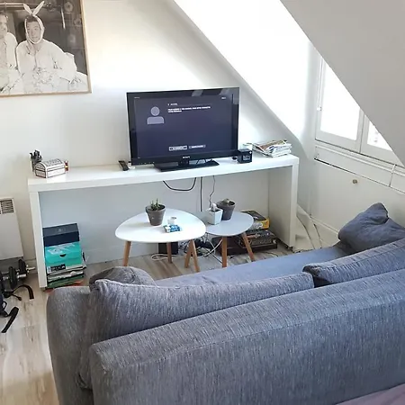 Beautiful Near Republic Apartment Paris